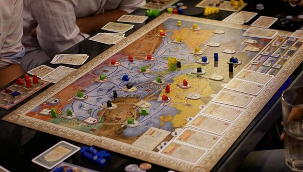 Quels sont les meilleurs jeux de société pour jouer en famille ?